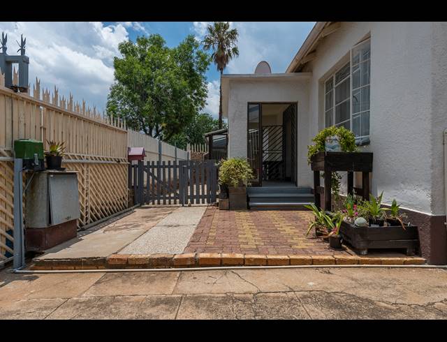 3 BEDROOM FREEHOLD FOR SALE IN REGENTS PARK
